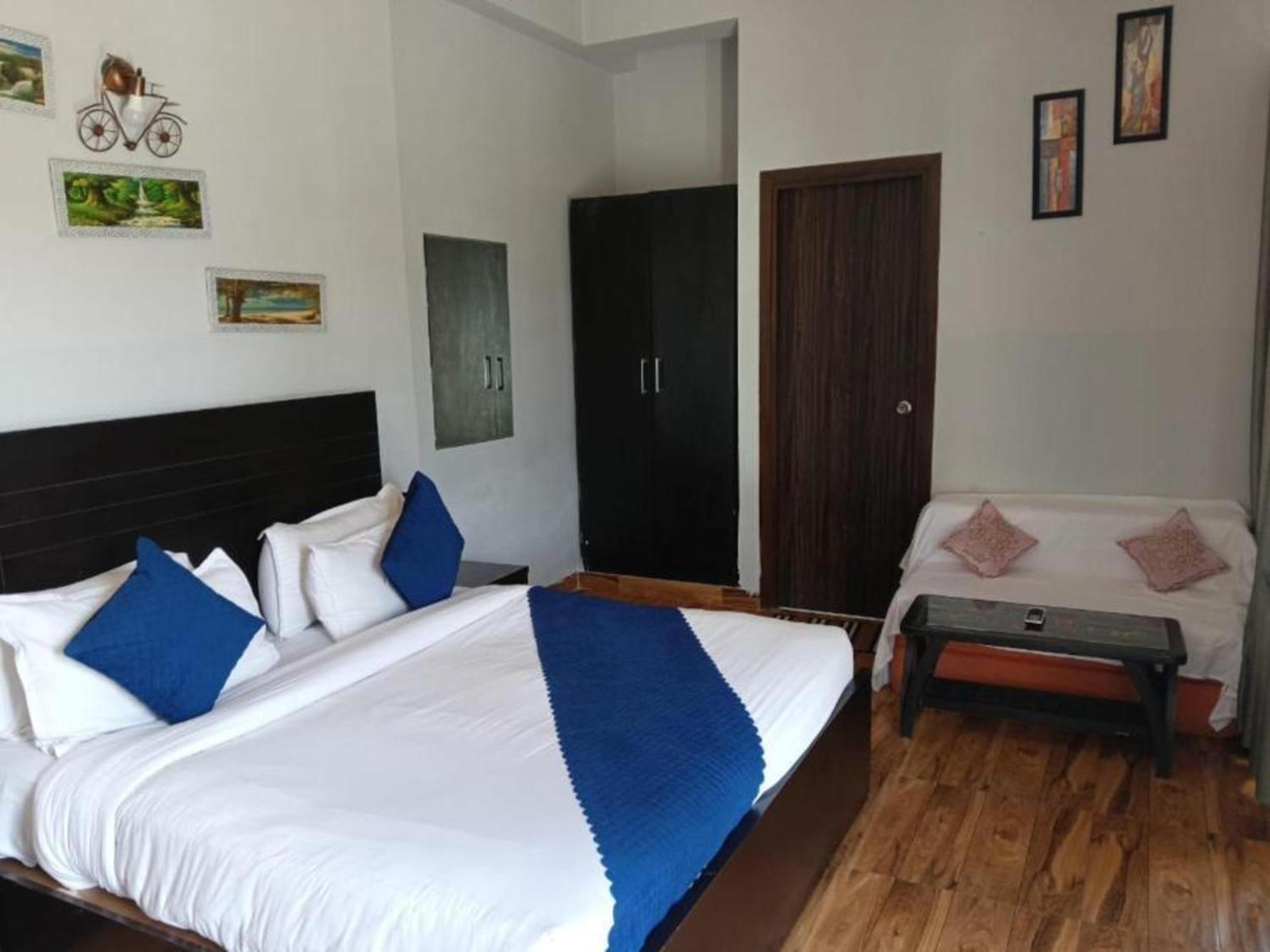 Vrindavan Dreams Hotel And Suites Exteriör bild