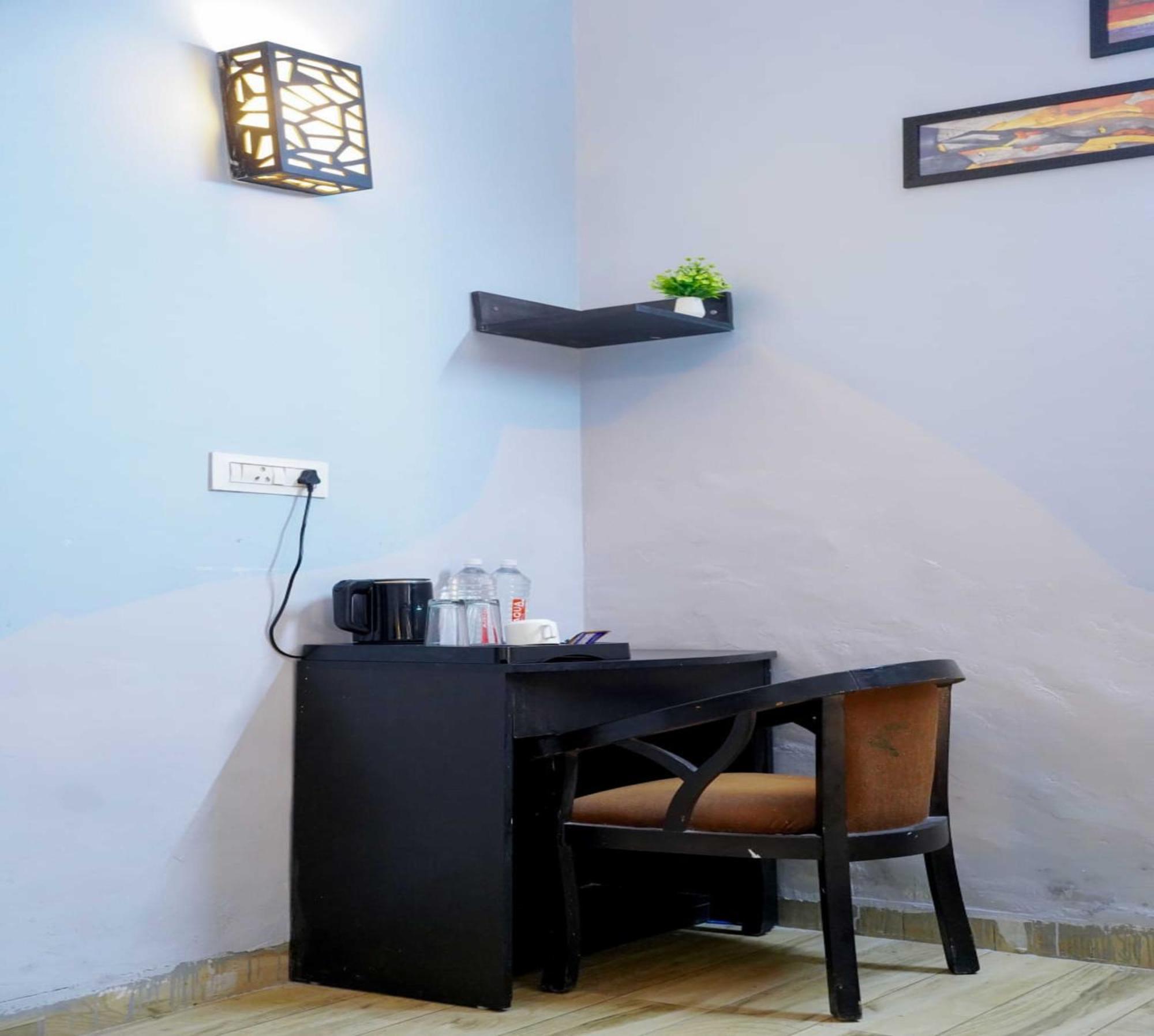 Vrindavan Dreams Hotel And Suites Exteriör bild