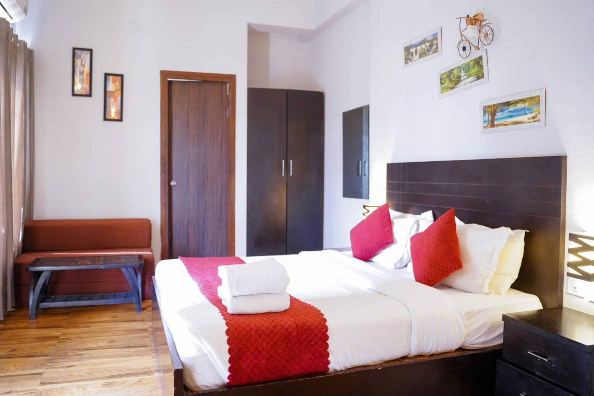 Vrindavan Dreams Hotel And Suites Exteriör bild
