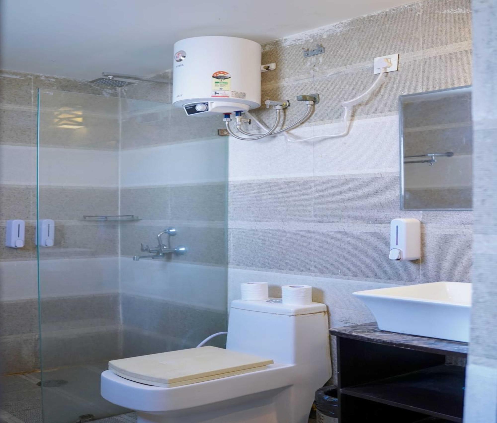 Vrindavan Dreams Hotel And Suites Exteriör bild