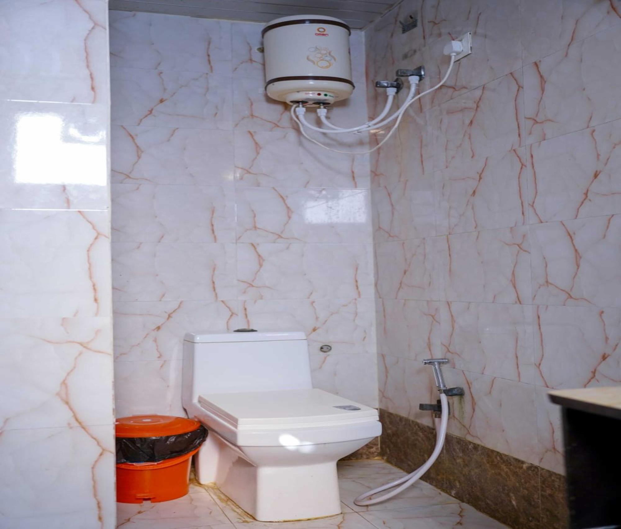 Vrindavan Dreams Hotel And Suites Exteriör bild