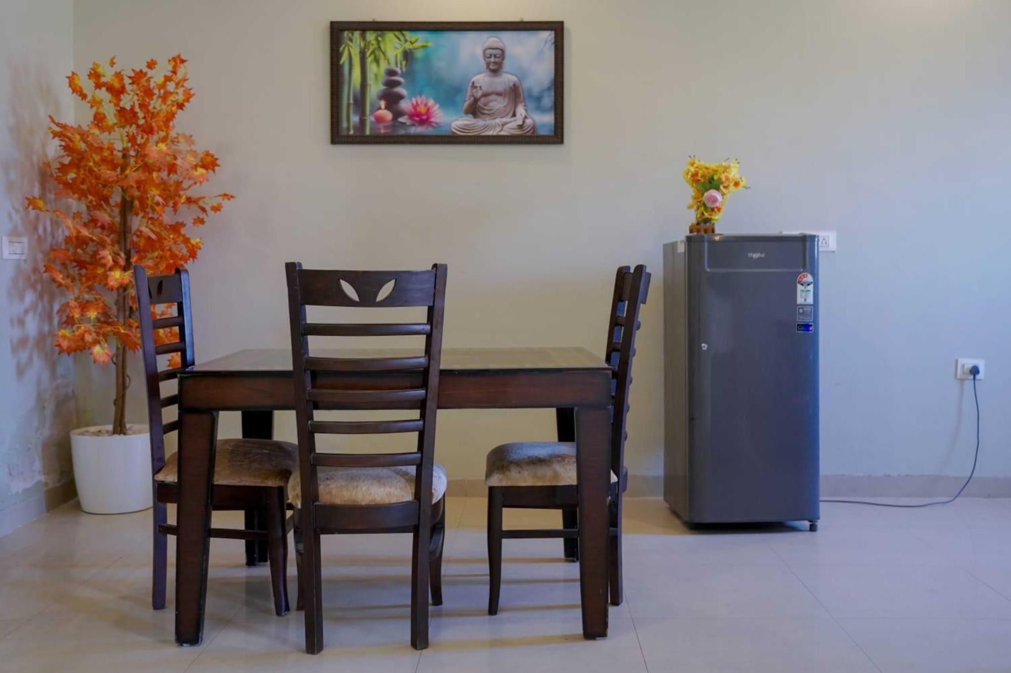 Vrindavan Dreams Hotel And Suites Exteriör bild