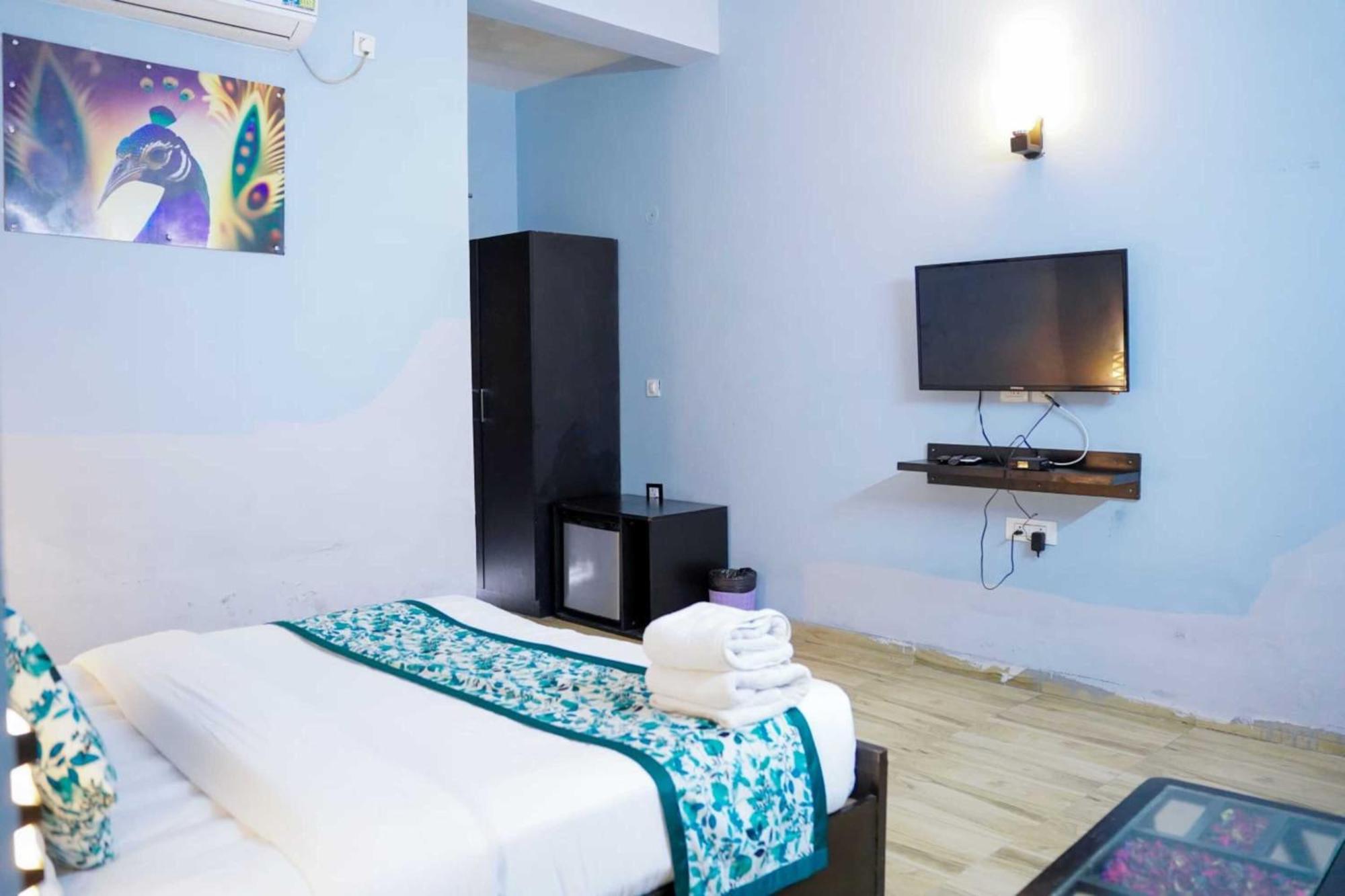 Vrindavan Dreams Hotel And Suites Exteriör bild
