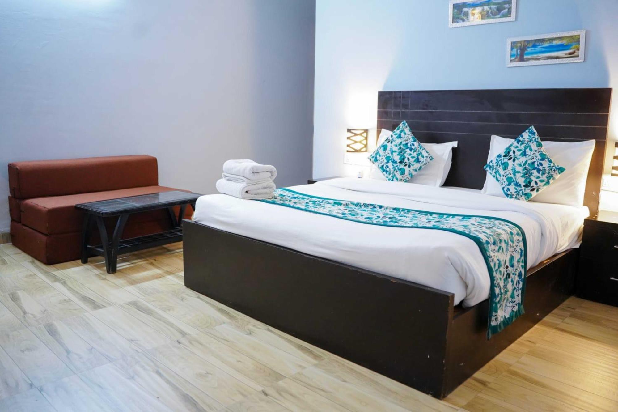 Vrindavan Dreams Hotel And Suites Exteriör bild
